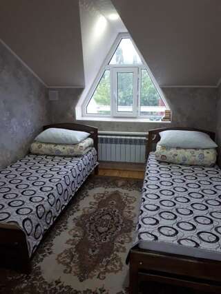 Гостевой дом TRAVELLER Кочкор Бюджетный двухместный номер с 2 отдельными кроватями-8